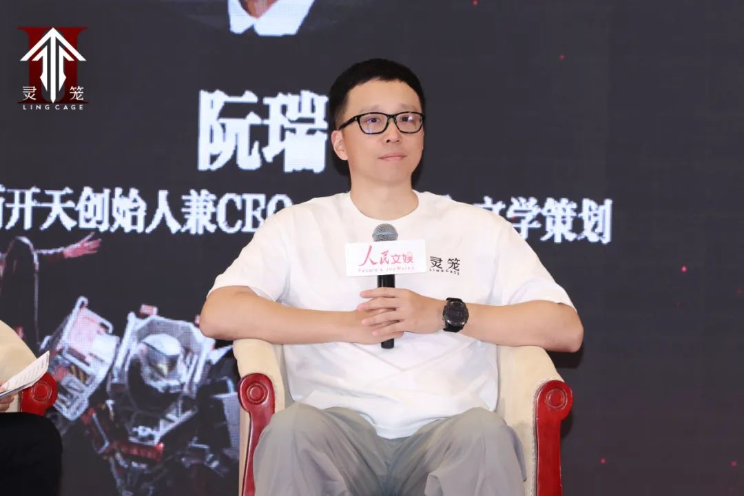 人的照片上寫著字

描述已自動生成
