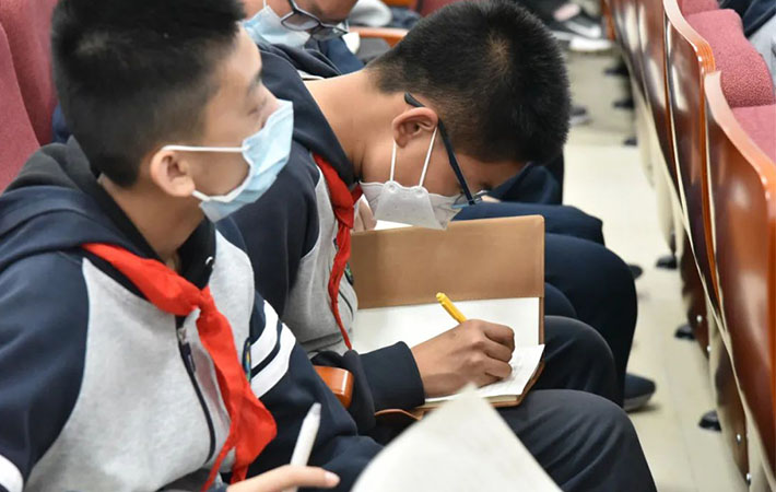 學習二十大精神 永遠跟黨走 奮進新征程 ——北京市第八十中學溫榆河分校全校師生同上一堂思政課