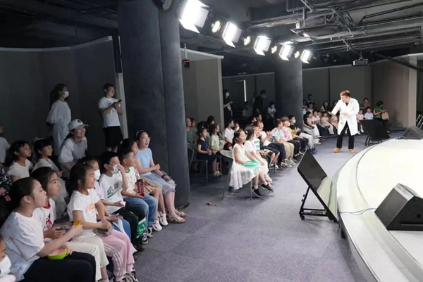 《神奇科學秀》點燃“青春之城”——把沉浸式互動親子劇引進上虞