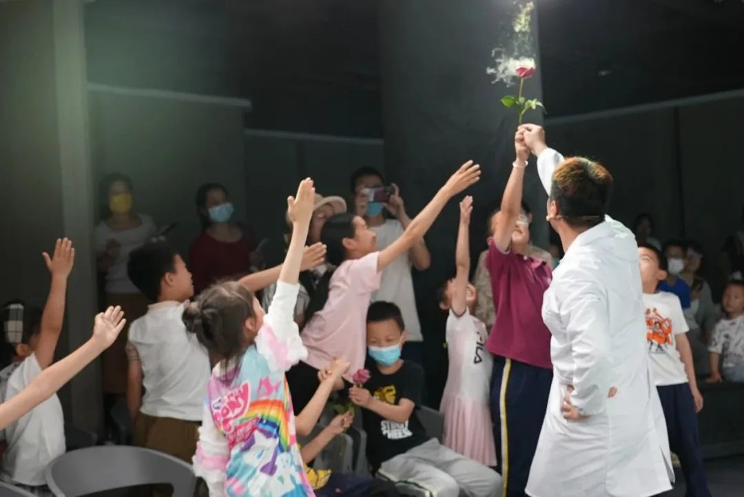 《神奇科學秀》點燃“青春之城”——把沉浸式互動親子劇引進上虞