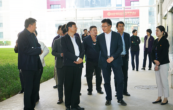 人民教育與同仁堂股份產(chǎn)品營(yíng)銷(xiāo)分中心達(dá)成戰(zhàn)略合作