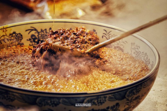 Youpolazi can be found on dining tables across Xi'an, Shaanxi Province. /CGTN