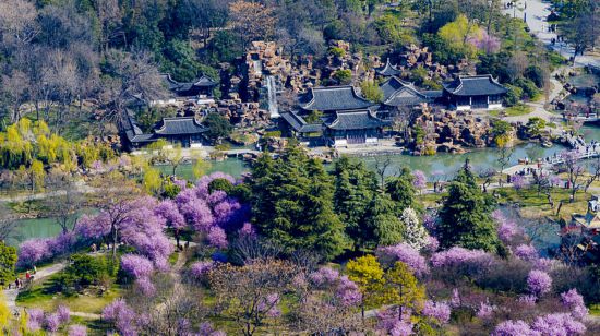 An aerial photo shows the Slender West Lake in spring in Yangzhou, Jiangsu Province, March 19, 2025. /VCG
