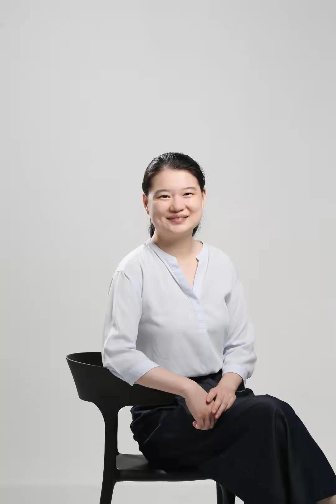 “90后”編劇溫方伊，10年前《蔣公的面子》轟動一時，如今把王蒙作品搬上舞臺