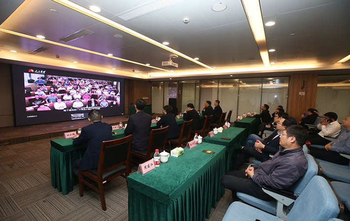 南通市委副書記沈雷調研“人民學習·華東運營中心”智慧教室