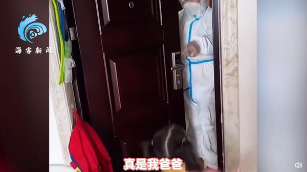 認不出爸媽的他們,怎么還被網友點贊了?