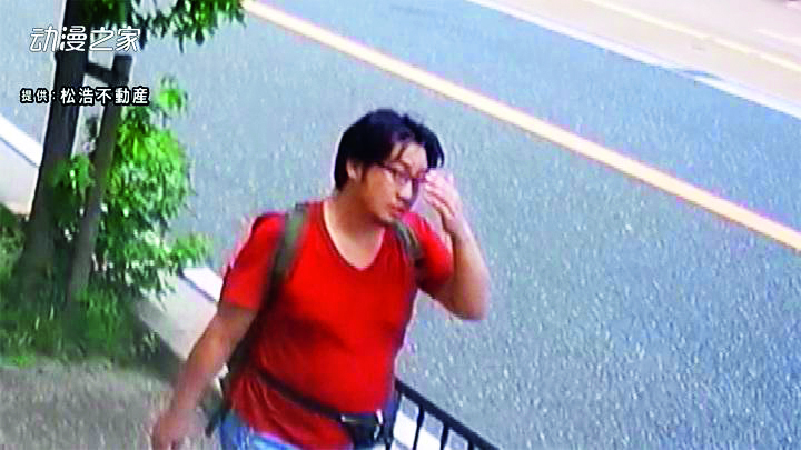 京阿尼縱火犯，被擔架抬入法庭