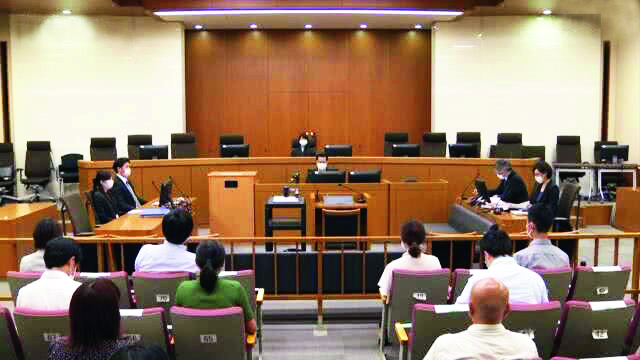 京阿尼縱火犯，被擔架抬入法庭