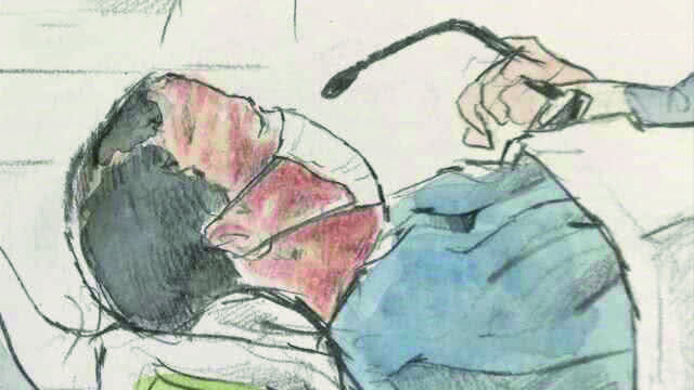 京阿尼縱火犯,被擔架抬入法庭