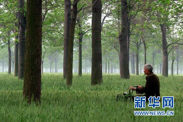 沒想到吧！焦裕祿還是個能唱、會跳、愛打籃球的“文青”