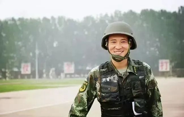 一等功×3！揭秘“行走的戰神”：曾用身軀當盾牌
