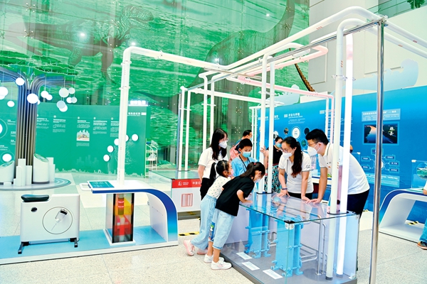 潘家華:“可再生能源,我們‘風’‘光’無限”