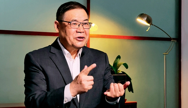 潘家華：“可再生能源，我們‘風’‘光’無限”