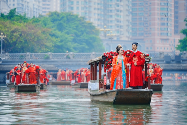 成都錦江區(qū)第三屆新就業(yè)形態(tài)勞動(dòng)者520集體婚禮浪漫舉行