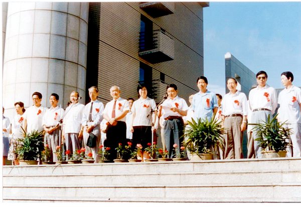 從“地攤兒”走向現代化市場