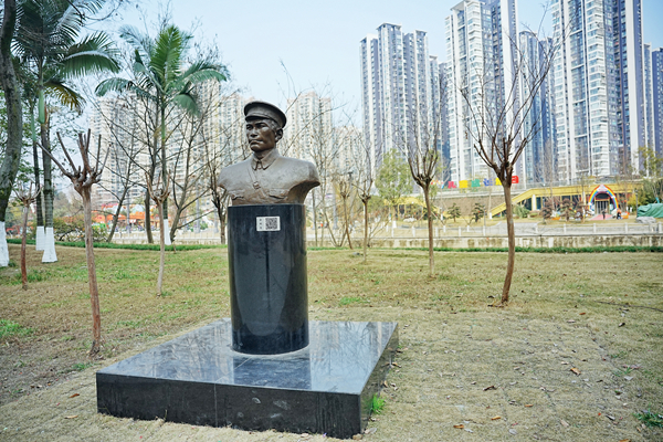 康明惠:永垂星火映柳紅