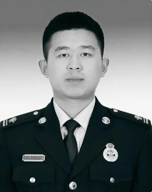 北京消防員馮振在強降雨搶險救災中犧牲