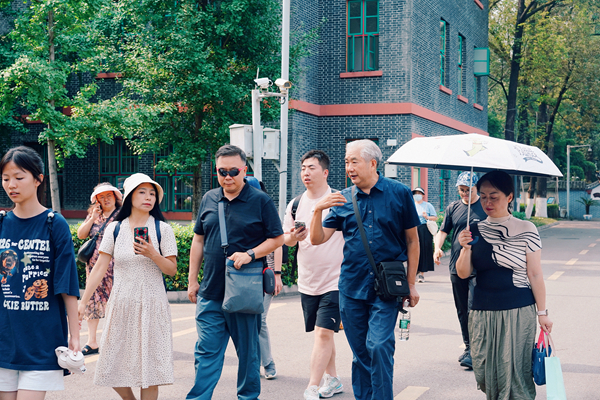 ?專訪中國社會科學院研究員楊早 不要只做城市的過客