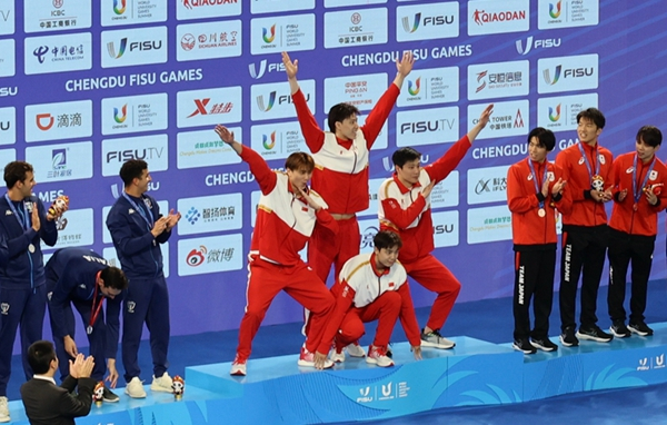 游泳收官！中國隊男子4x100米混合泳接力破賽會紀錄奪冠