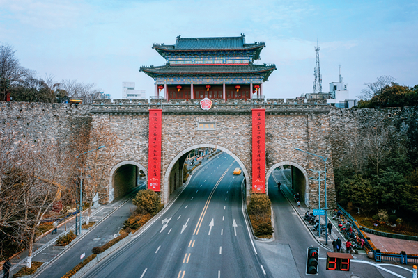 葉兆言:坐在南京這張“凳子”上寫南京