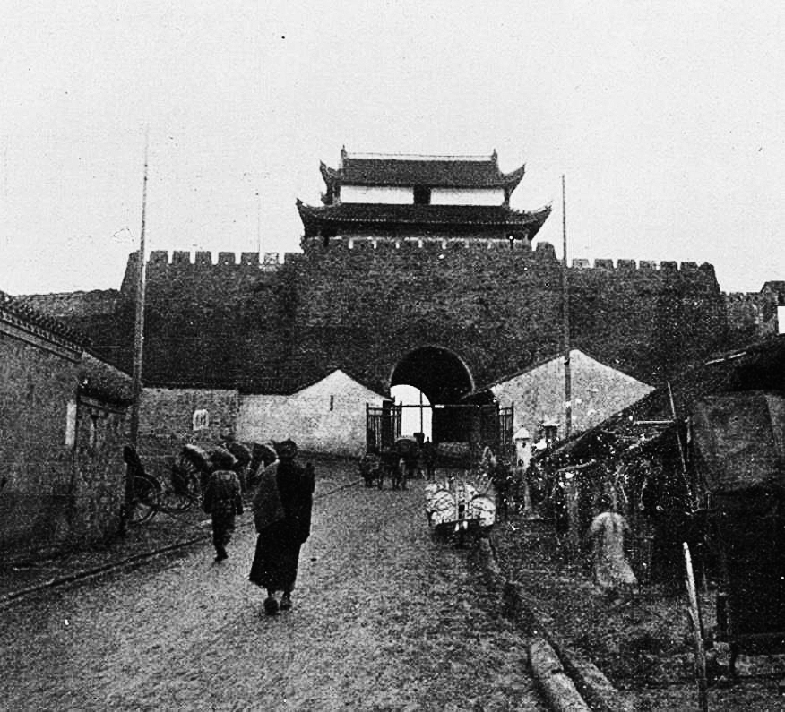葉兆言:坐在南京這張“凳子”上寫南京