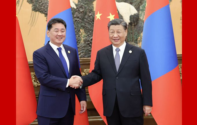 習近平會見蒙古國總統呼日勒蘇赫