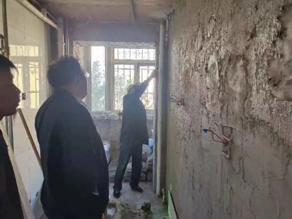 漏水糾紛險釀“鄰里大戰” 魯谷人民調解員當好“和事老”促和諧