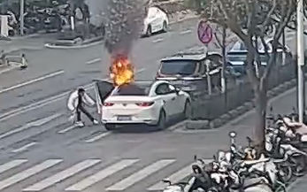 白衣小伙，我們記住你了！