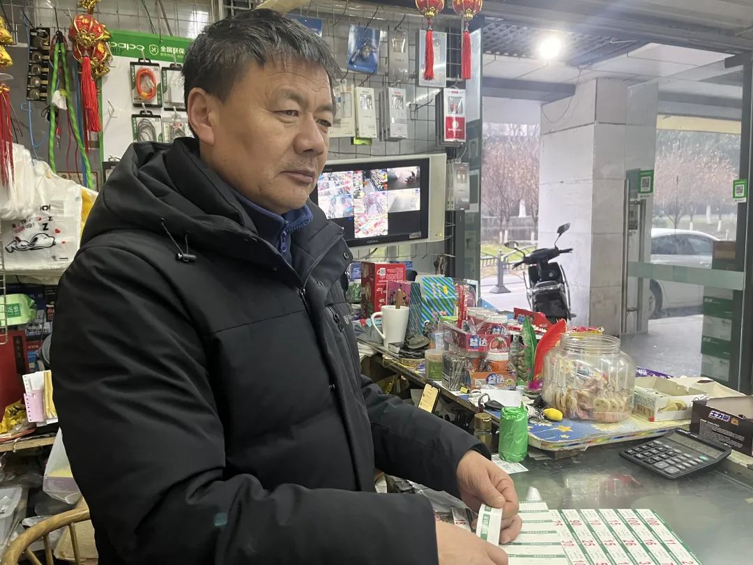 王計兵，55歲，一名詩人、農(nóng)民工、外賣員