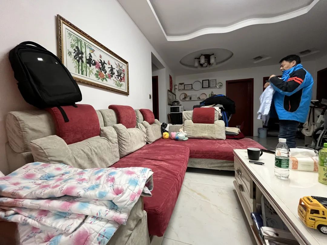 王計兵，55歲，一名詩人、農(nóng)民工、外賣員