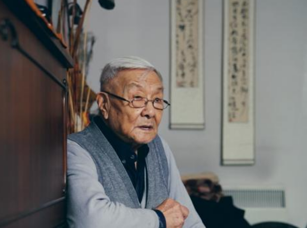 “8090”對話錄｜94歲楊先讓，一刀一筆任平生