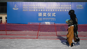 剛會走路就會滑雪？萌娃說，偶像是徐夢桃