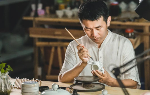 景德鎮“無語菩薩”爆火背后,這個行業用四年做到銷售額破七十億