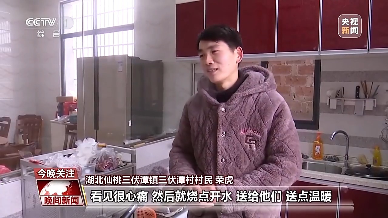 乘客回家路上遭遇車輛滯留，他們伸出援手