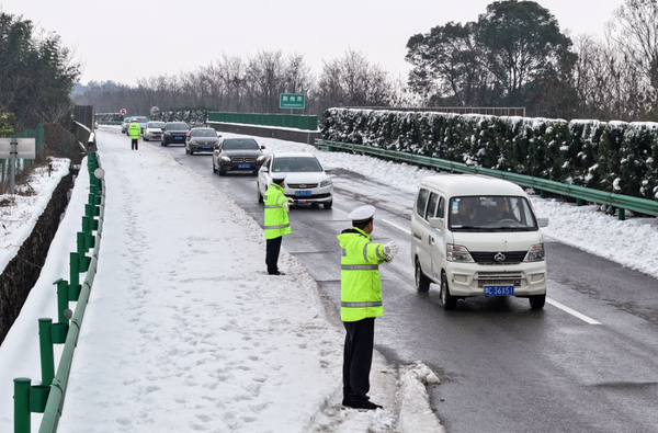 回家的路，有他們護航