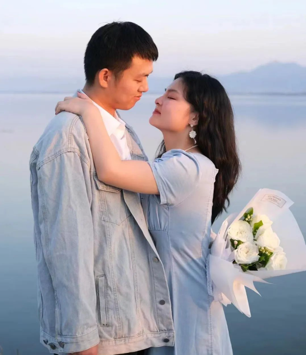 恭喜！交警石磊求婚成功