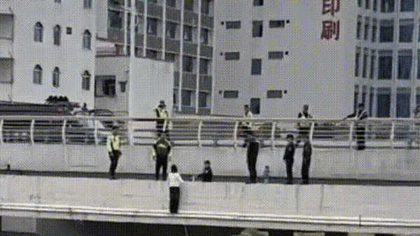 一通電話，一命救下！“小孩哥”厲害了！