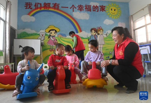【報道中很多照片是記者拍的，可都保留】張清秀：給農(nóng)村留守兒童“溫暖的家”