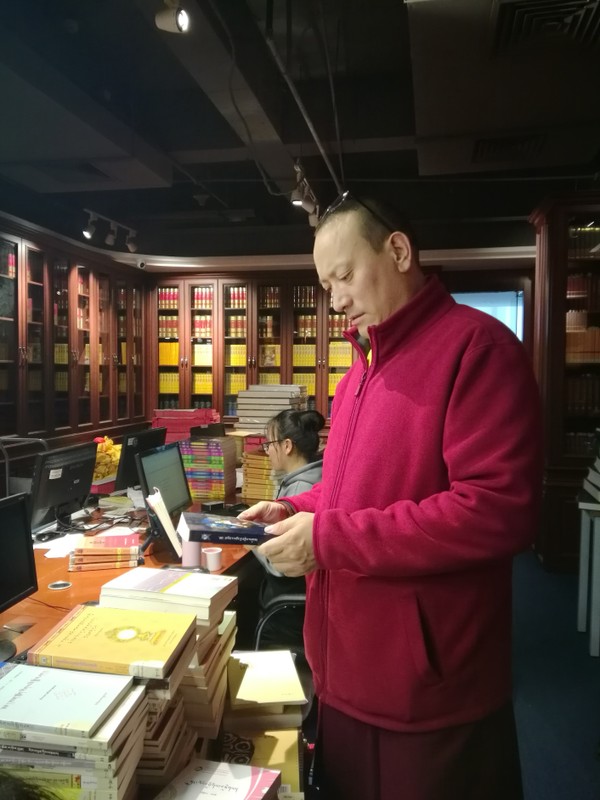才讓多吉：書海無涯樂作舟