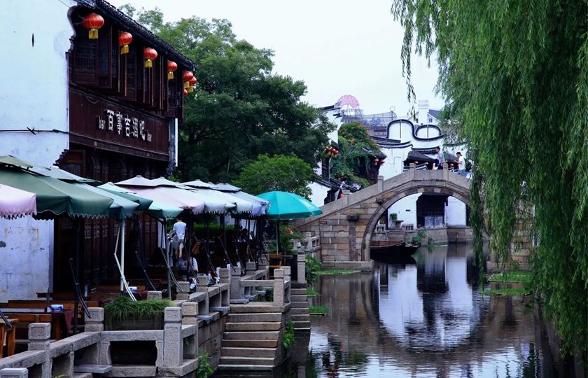 游客不懼高溫熱游嘉興古街