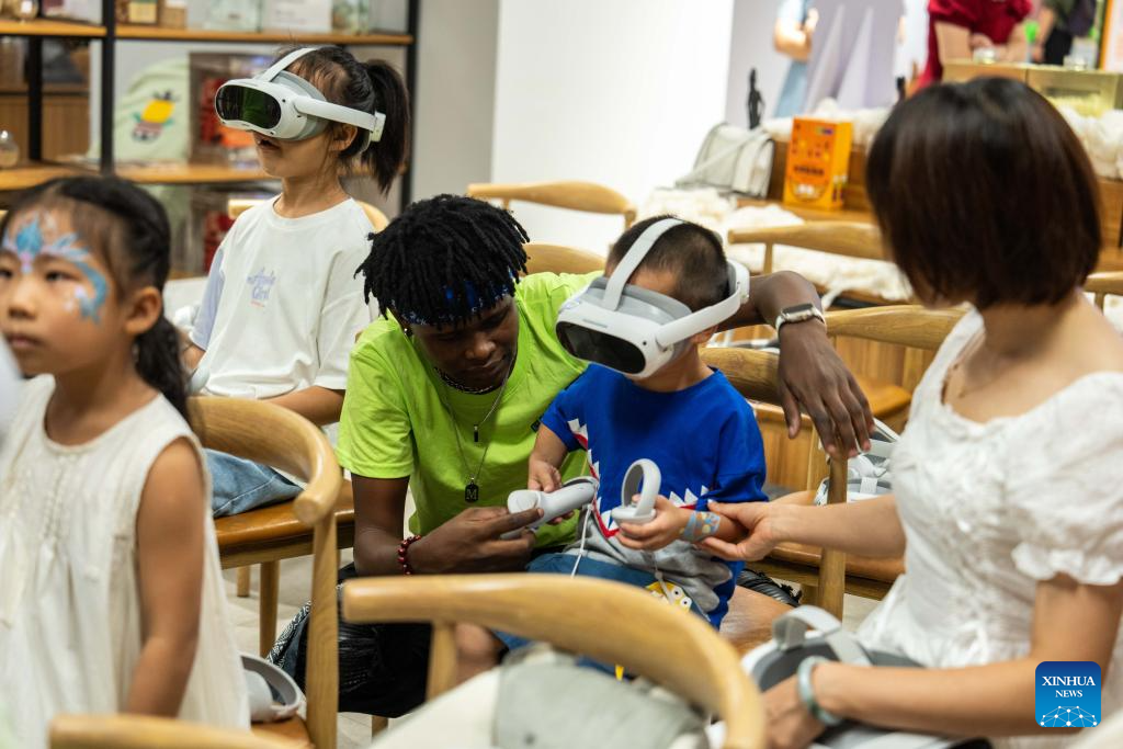 Activites held to promote youth communication between China, Africa