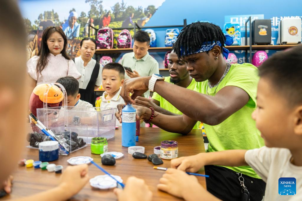 Activites held to promote youth communication between China, Africa