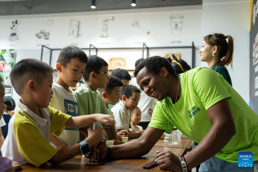 Activites held to promote youth communication between China, Africa
