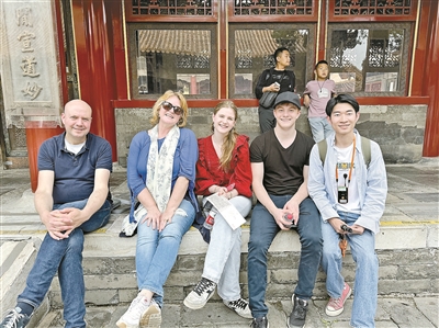 Local foreign language tour guides witness increasing popularity of