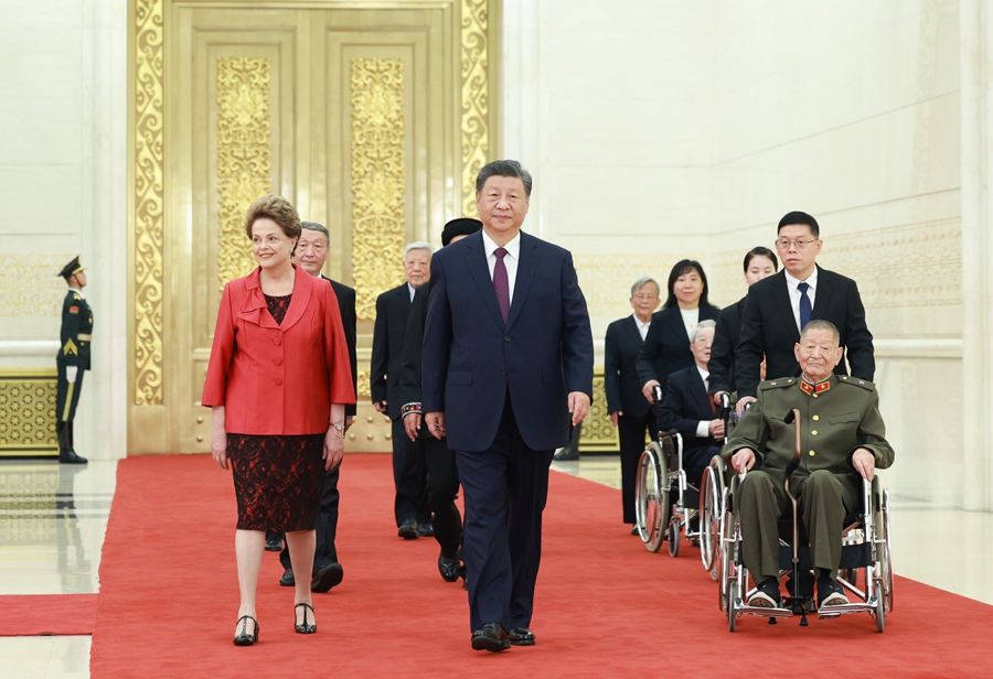 中華人民共和國(guó)國(guó)家勛章和國(guó)家榮譽(yù)稱號(hào)頒授儀式在京隆重舉行 習(xí)近平向國(guó)家勛章和國(guó)家榮譽(yù)稱號(hào)獲得者頒授勛章獎(jiǎng)?wù)虏l(fā)表重要講話