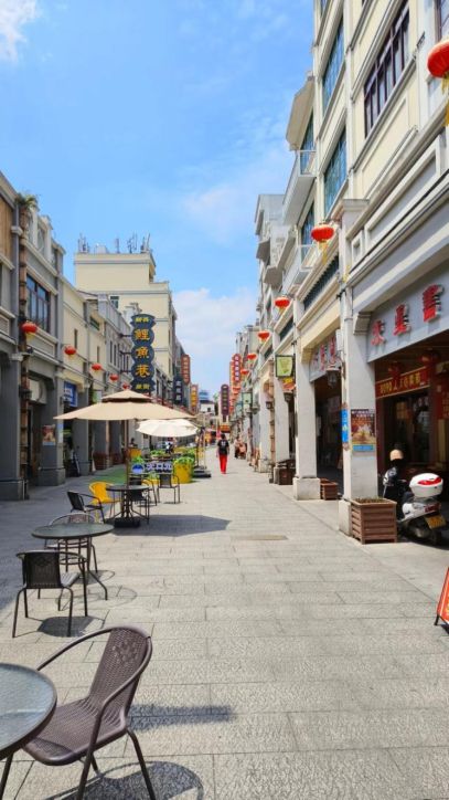 Best Dish in Yunfu: Beggars Chicken