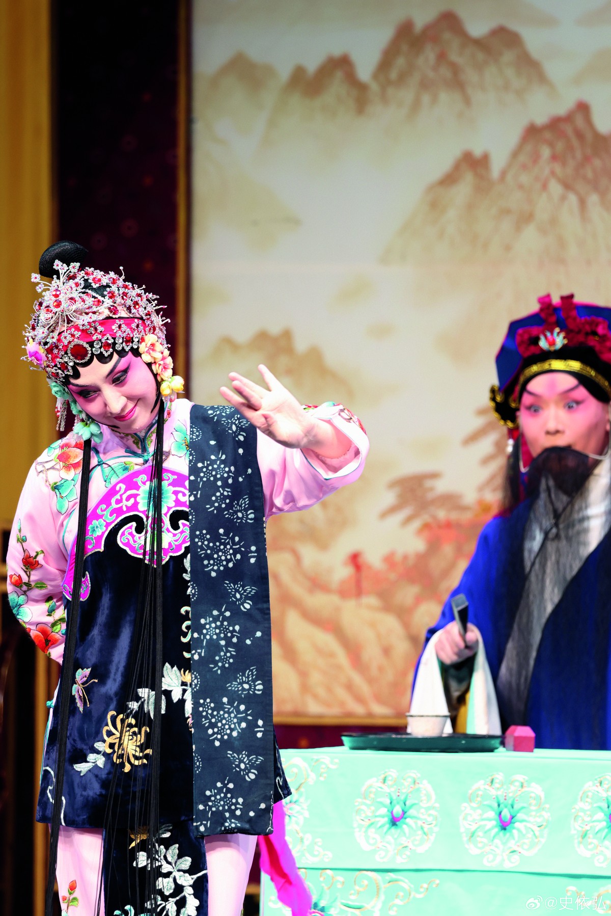 史依弘，一亮嗓就是國色天香