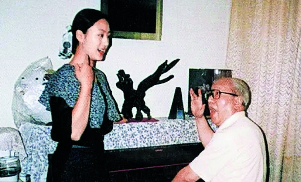 史依弘，一亮嗓就是國色天香